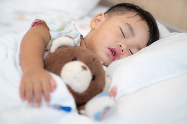 mật ong bạch đàn giúp giảm ho hỗ trợ cải thiện giấc ngủ ở trẻ