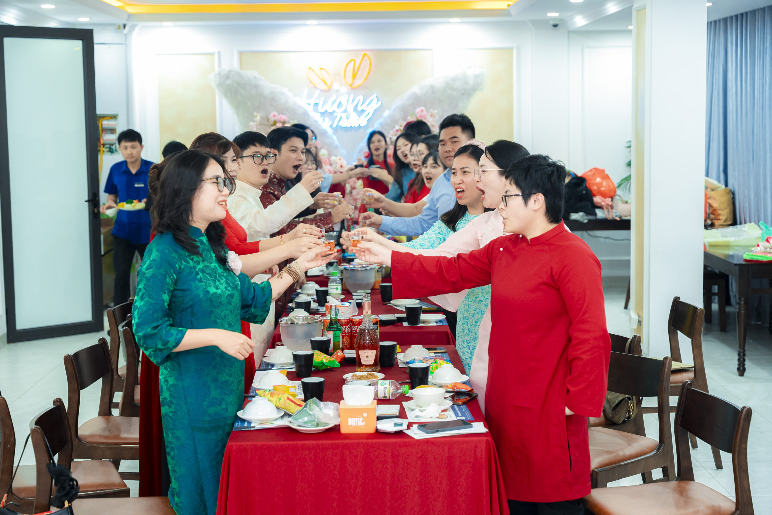 Tiệc tất niên cuối năm của Khôi Nguyên