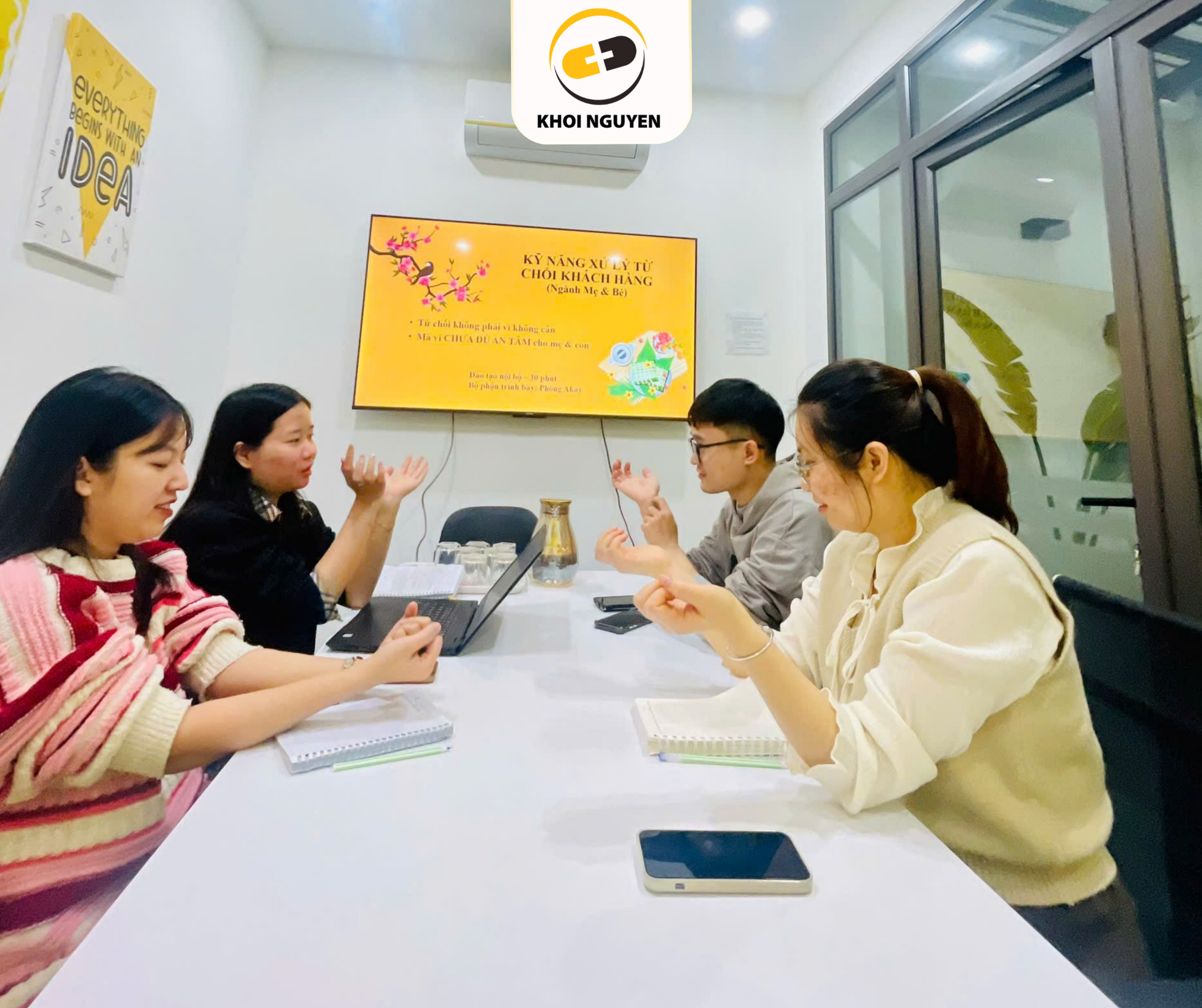 Khẩu hoà - Mọi nhân viên được khuyển khích tự tin đưa ra ý kiến của mình