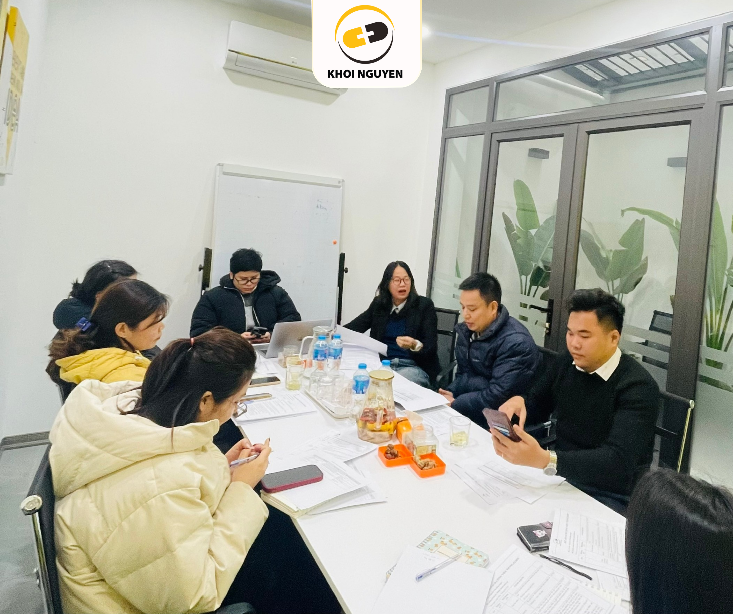 Kiến hoà - Khôi Nguyên luôn có các cuộc họp giao ban trao đổi thắng thắn với nhau về các vấn đề trong công việc
